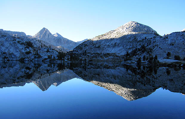 Evolution Lake in the morning with Mount Spencer in the background