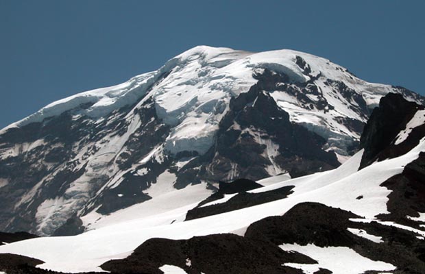 The northern face of Mt. Rainier. In the center, Ptarmigan Ridge, leading up to Liberty Cap. 